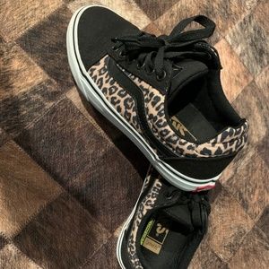 Cheetah Vans Deluxe Comfort